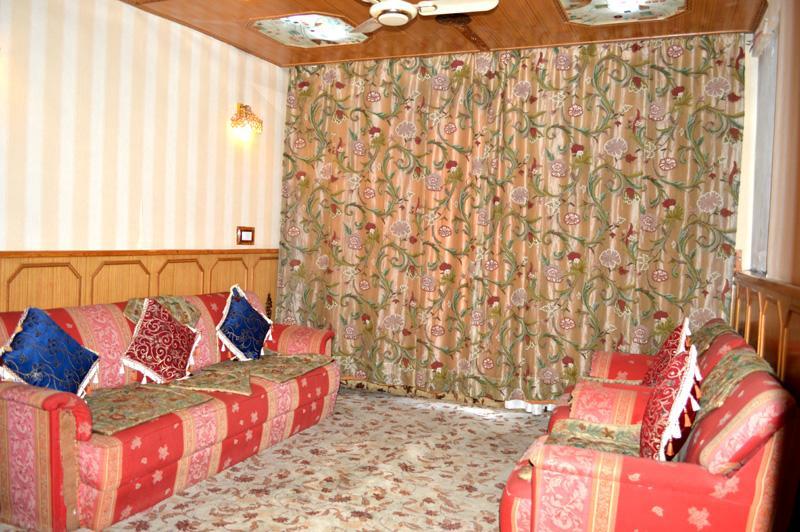 Shah Abbas Hotel At Dal Lake Srīnagar Exteriör bild